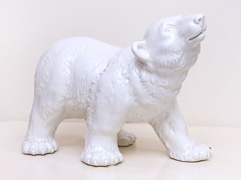 Bear statue 